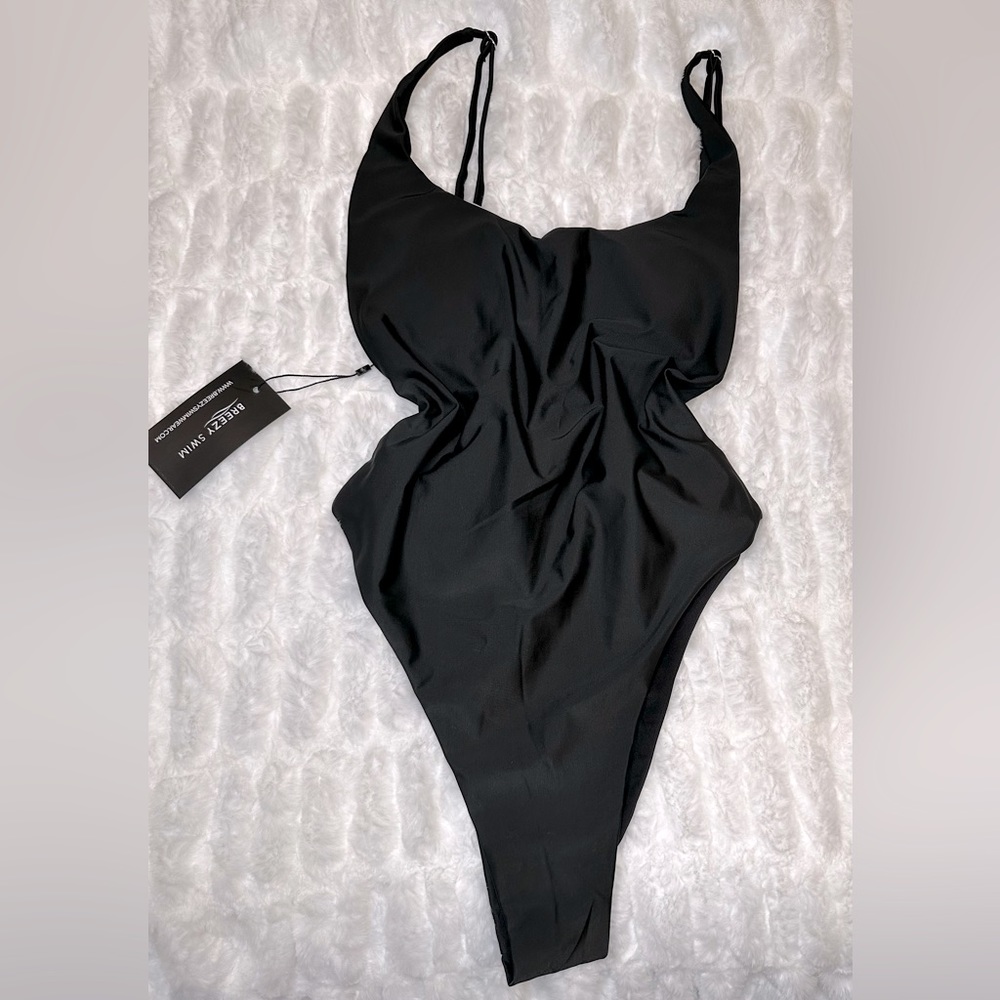 🌟BRAND NEW, W/TAGS!!🌟 Breezy Swimsuit 🩱 One Piece, Black, low back bikini